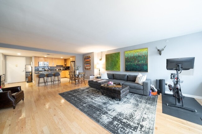 Building Photo - 700 Grove St Unit 3D