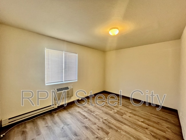 Photo - 1715 Oakshire Ln