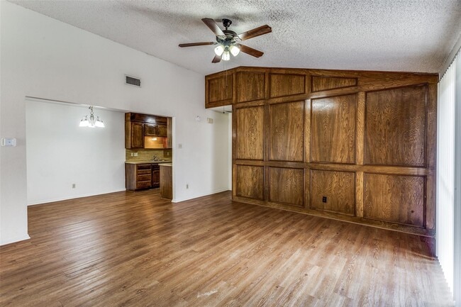 Photo - 1140 Jameson St