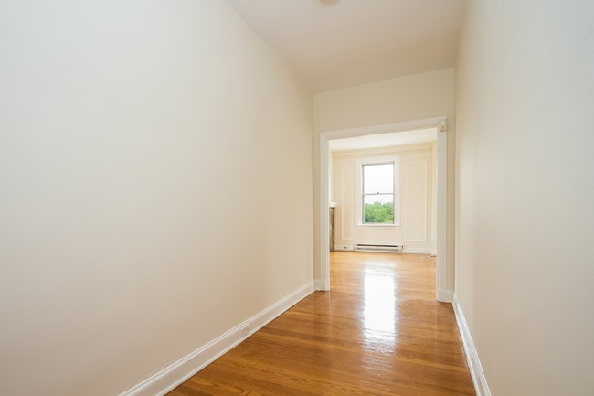 Entry Hallway - 400 W Hortter St Unit 701