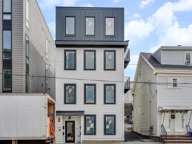 Building Photo - 97 Condor St Unit 3