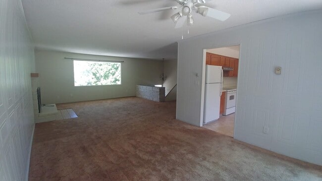 Photo - 900 SW City View St Unit 1