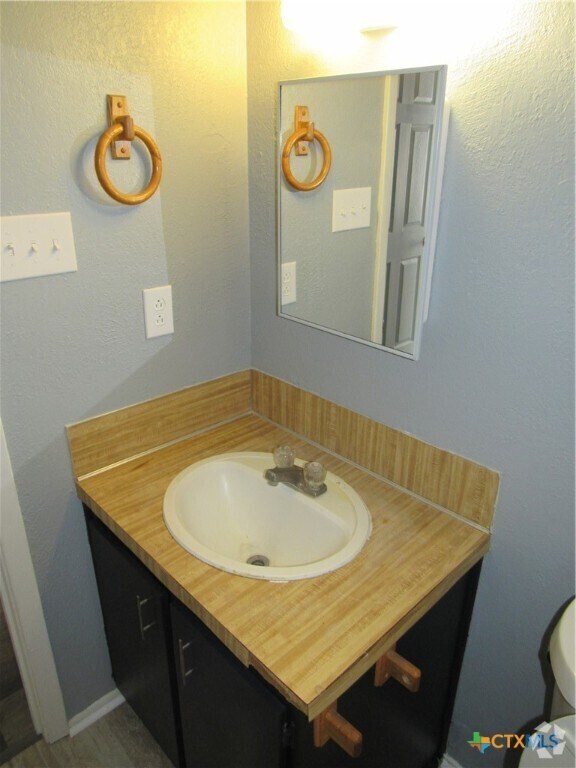 Building Photo - 1301 Quail Cir Rental