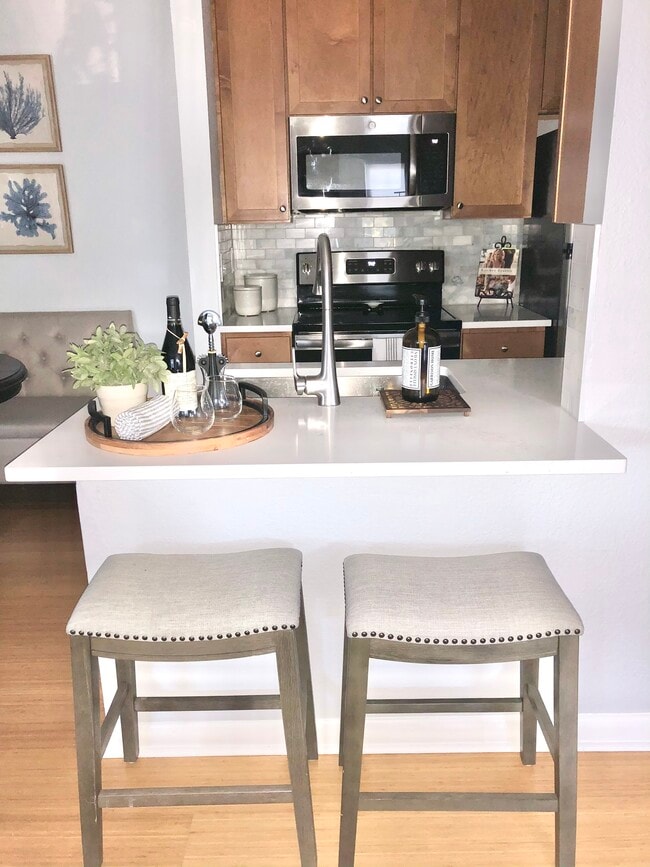 new Quartz top/fixture & marble backsplash - 264 Alexandra Dr Unit 264 Alexandra  #7