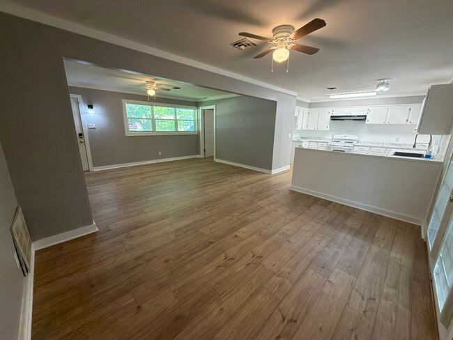 Photo - 1610 Dudley Ln