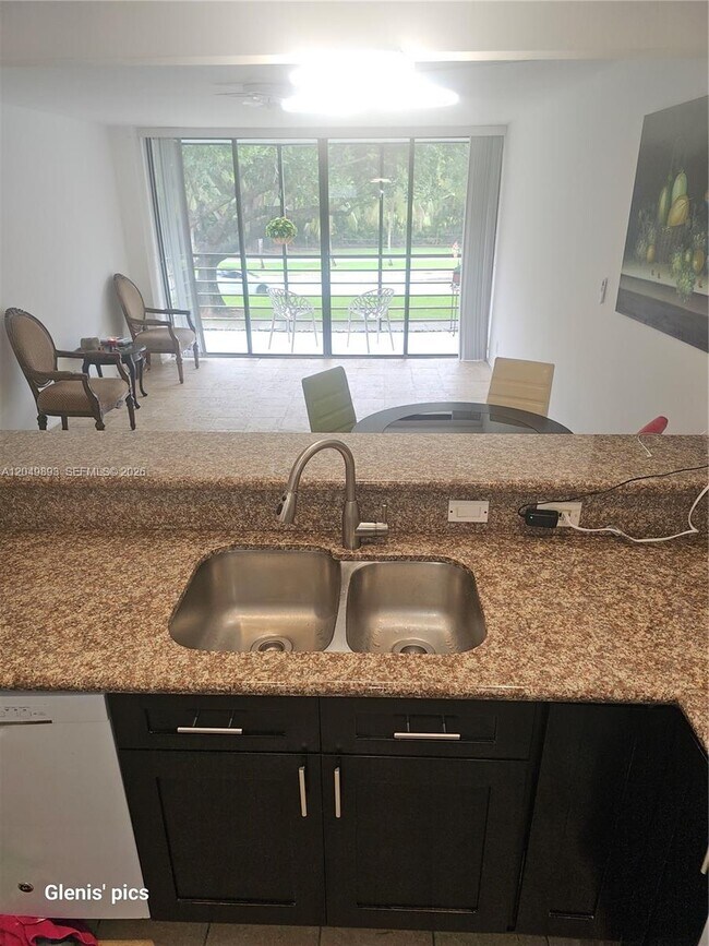 20400 W Country Club Dr Unit 204
