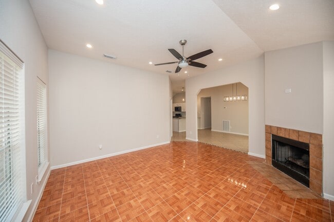 Photo - 121 Coffee Ln