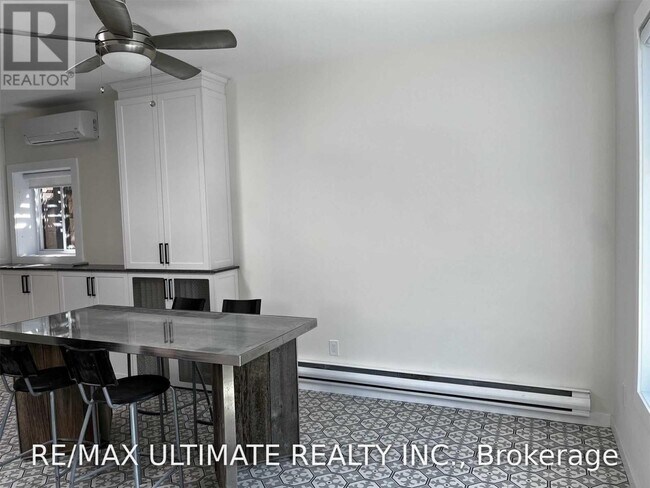 Photo - 1065 B St Clair Ave W