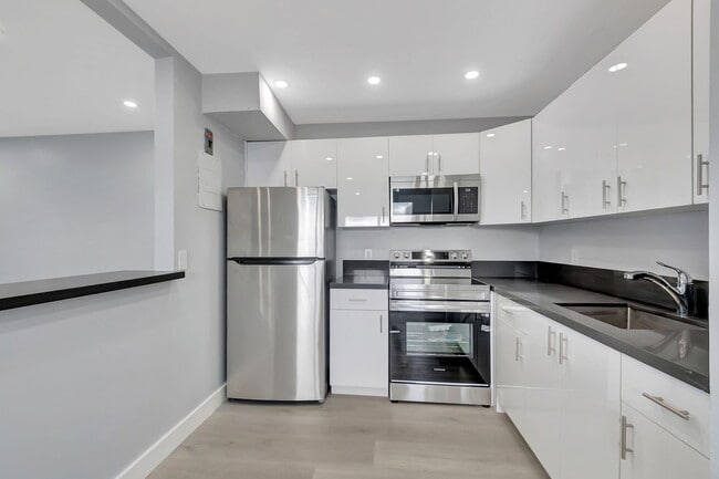 Photo - 171 Monaco Way