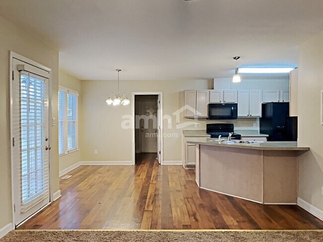 Photo - 809 Old Ash Ct