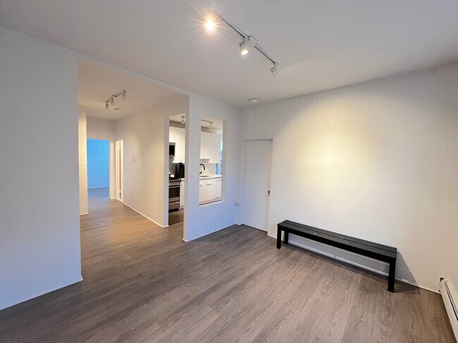 Photo - 135 Van Wagenen Ave Unidad 4B
