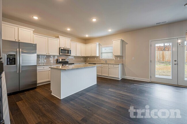 Photo - 304 Oxbow St