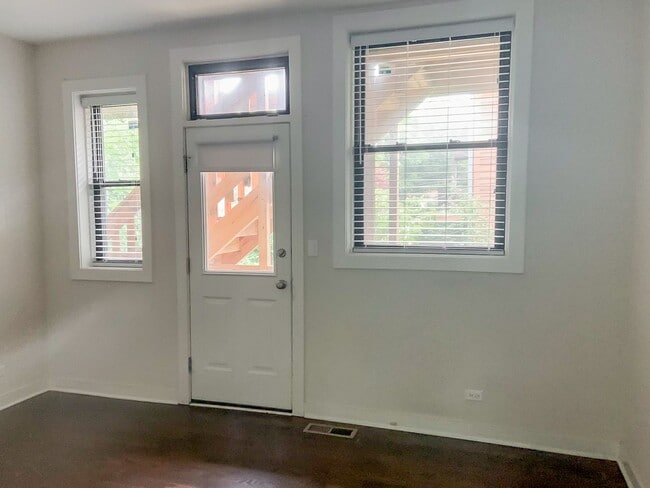 Photo - 1601 W Belle Plaine Ave Unit 1