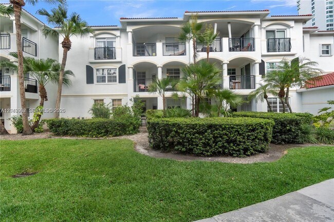 3235 NE 184th St Unit 11103