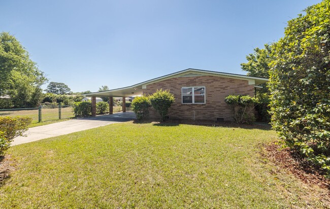 Photo - 240 Maywood Dr