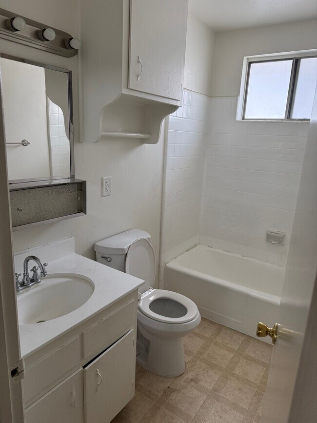 Photo - 1440 Barry Ave Unit 6