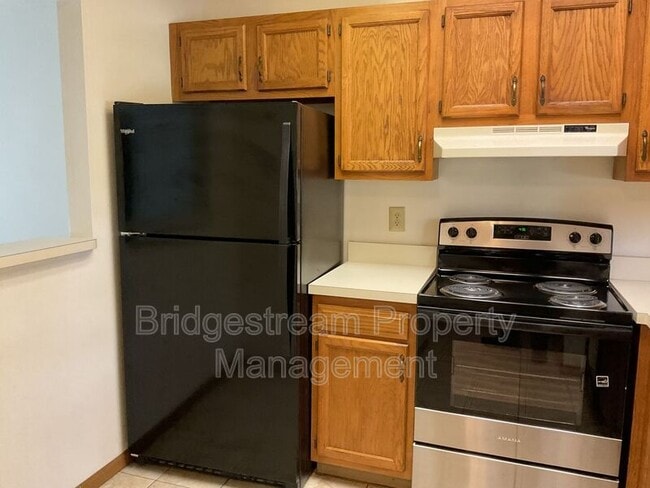 Photo - 4595 Burchdale St