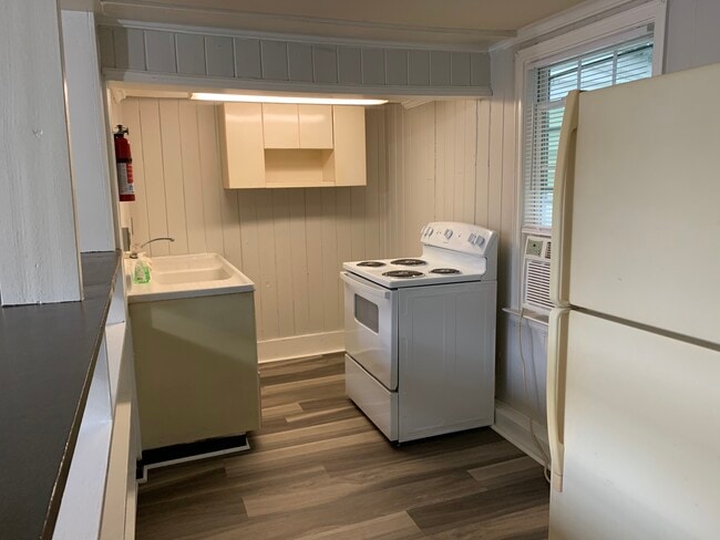 Photo - 330 1/2 North White Street Unit Apt. A (downstairs)