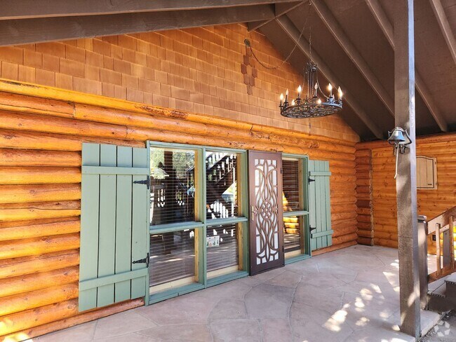Building Photo - Log Cabin ~ 2 Bed / 2 Bath With Garage & R... Rental