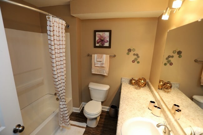 2HAB Deluxe - The Monterey Apartments and Townhomes