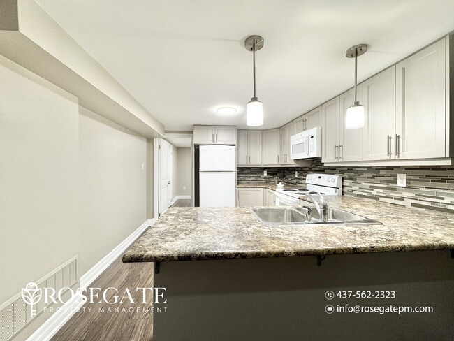 Photo - Spacious 2-Bedroom Basement Apartment with Parking & Shared Backyard in Oshawa Unité 2