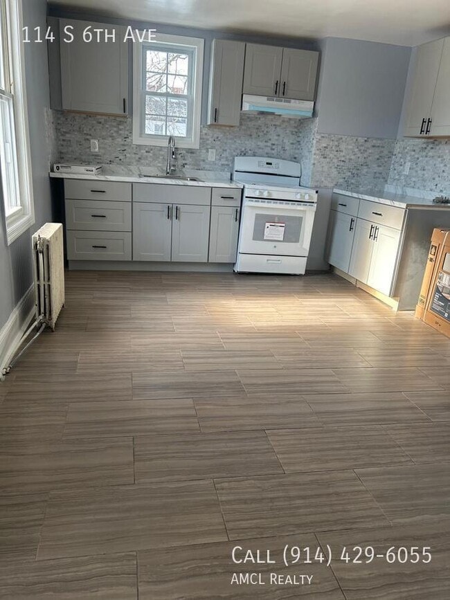 Photo - 114 S 6th Ave