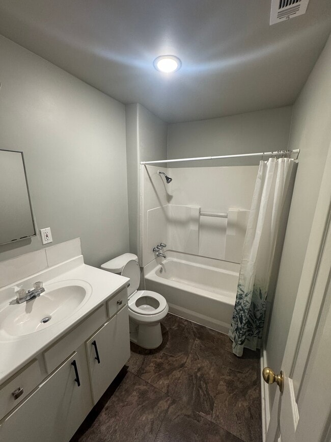 Photo - 205 E Gleason St