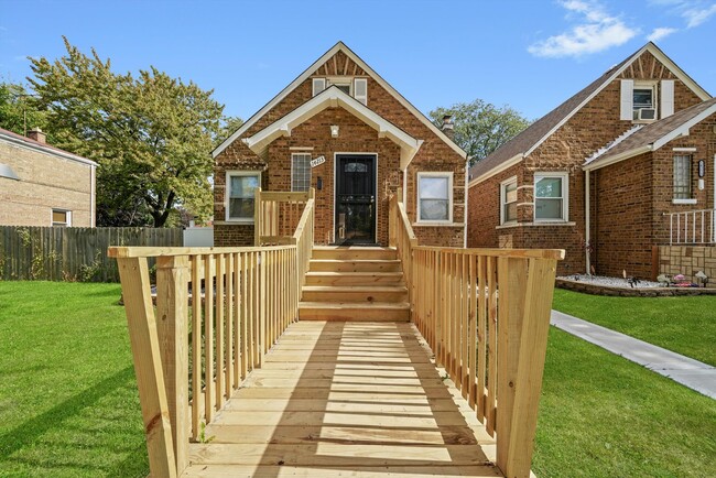 Photo - 14213 S Dearborn St