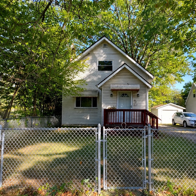 Building Photo - 377 Talbot Ave