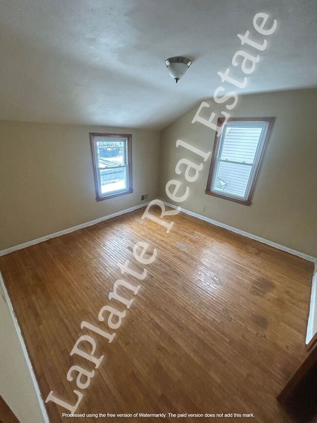 Photo - Charming 3-bedroom in North Toledo, on the west side of I-75