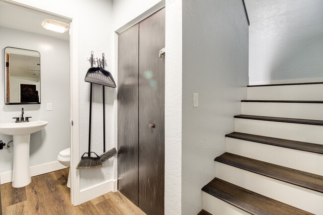 Photo - 425 W Rich Ave