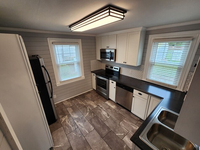 Photo - 2 Bedroom || 1 Bathroom House - Newly Reno...
