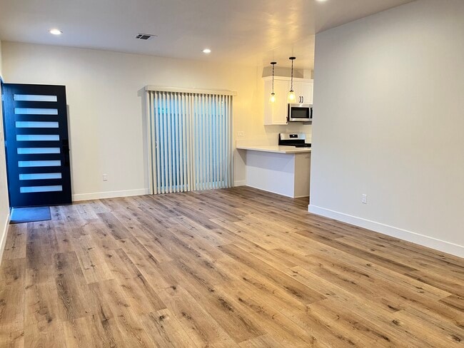 Photo - 9938 Lull St