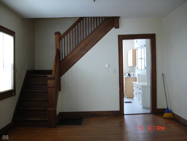 Photo - 417 W 41st St