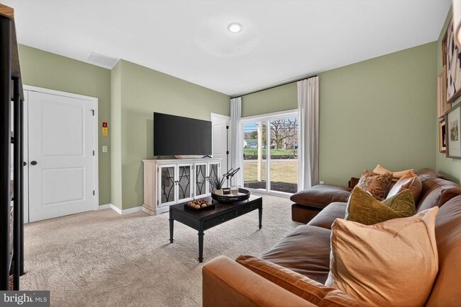 Photo - 44 Basswood St