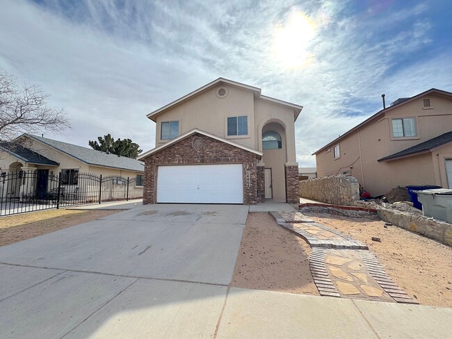 East El Paso 4 bed Refrig A/C w/Loft! - East El Paso 4 bed Refrig A/C w/Loft!