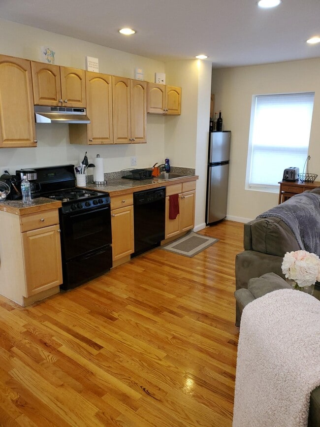 Building Photo - 12 Fleet St Unit 33 Rental