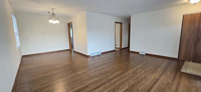 8607 N Osceola Ave