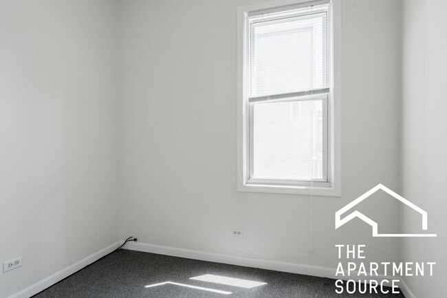 Photo - 2424 N Greenview Ave Unidad 1F