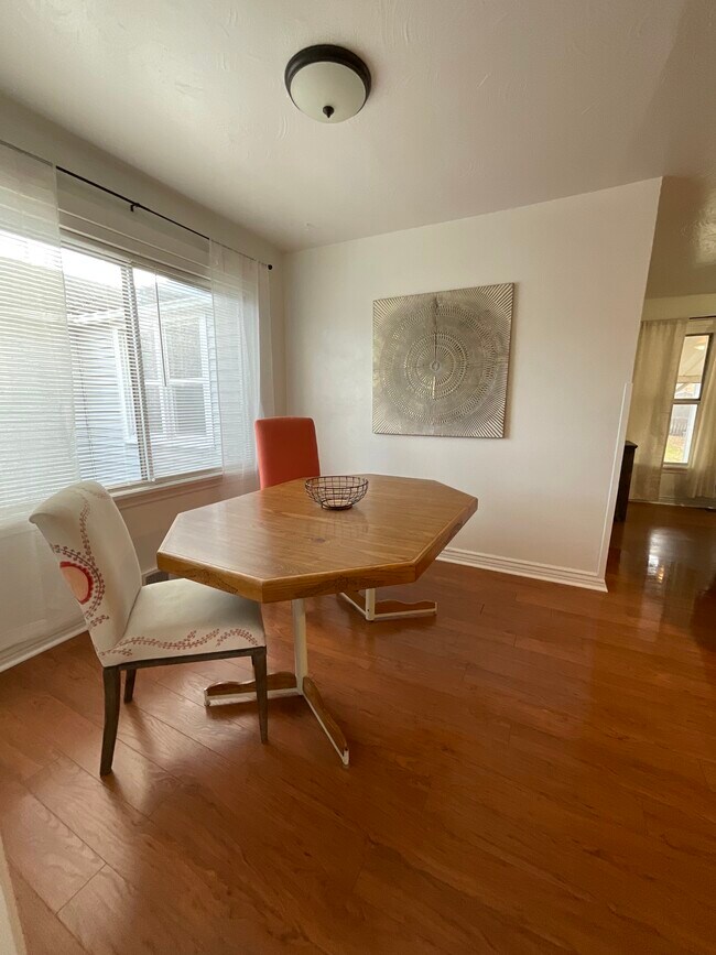 Photo - 170 S State St Unidad A