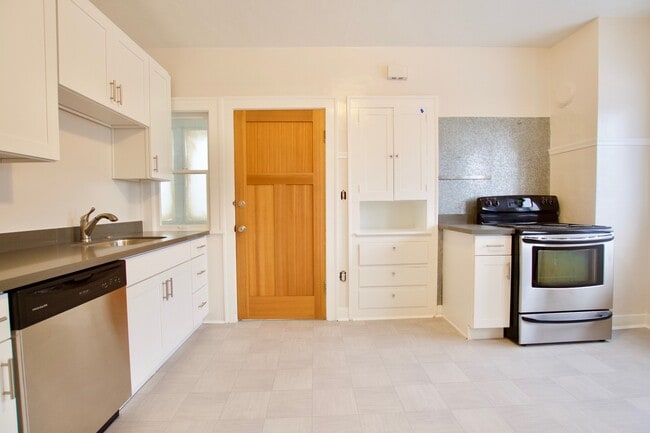 Photo - Rain City Unidad 6414 -  S (South)