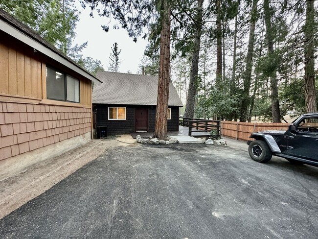 Photo - 25165 Cedar St