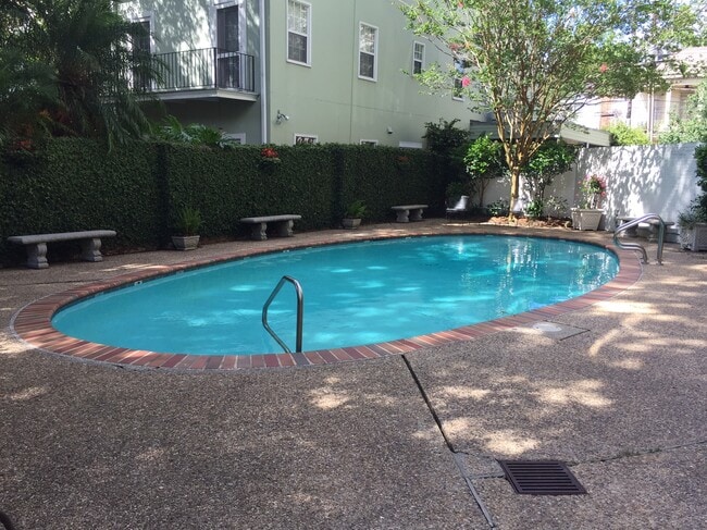 Building Photo - 2511 Saint Charles Ave Unit 404 Rental