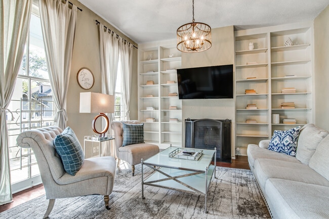 Photo - 819 America St A