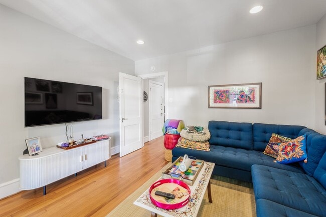 Photo - 3322 Stuart Ave Unidad 3322 Stuart Avenue #2