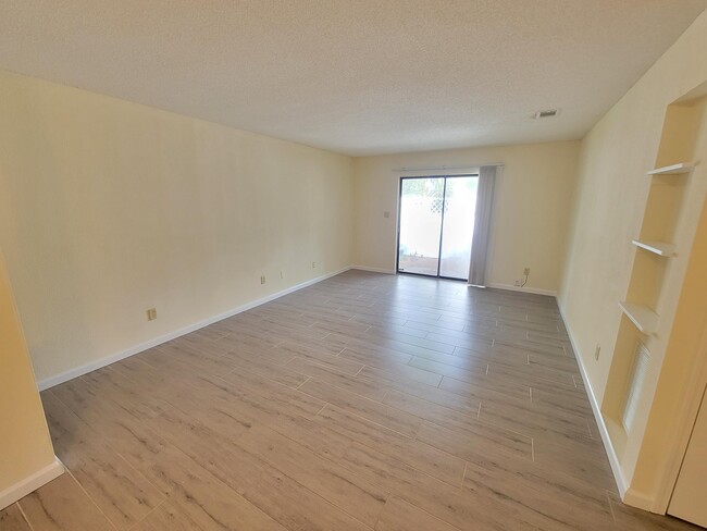 Photo - 1610 Green Briar Pkwy