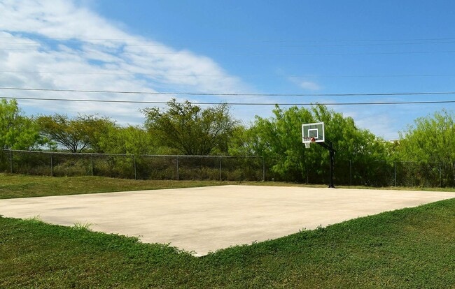Photo - Madison Pointe Apartments