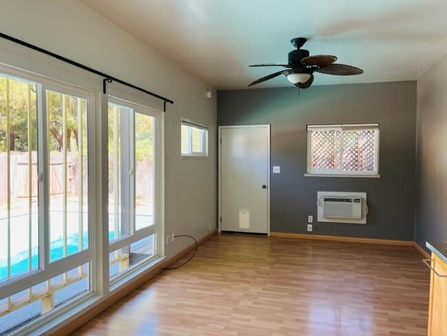Photo - 957 McClatchy Way