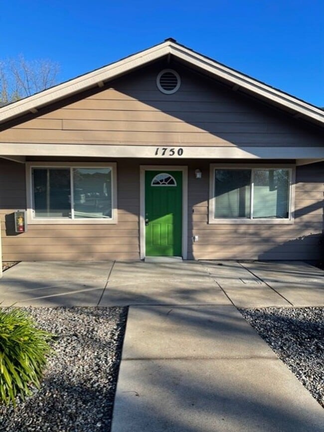 Building Photo - milo1750 Unit 2