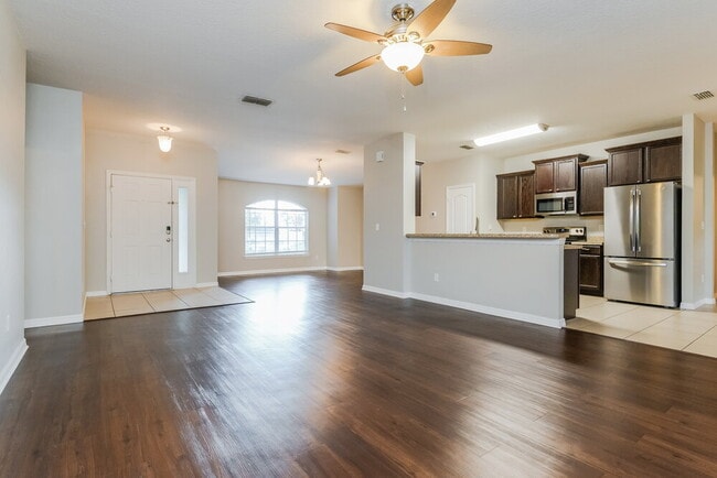 Photo - 13307 Tamarack Blvd